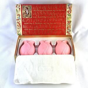 VTG Avon Touch of Roses 3 Perfumed Soap Bars Still in Box 1970's Christmas Box